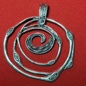 Premier Designs Floral Pendant for Necklace Jewelry